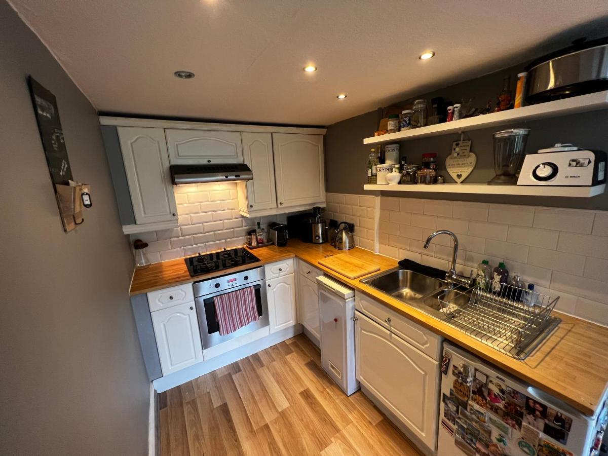 1 Bedroom Flat In Tolcross, Glasgow Top Floor. Exterior photo