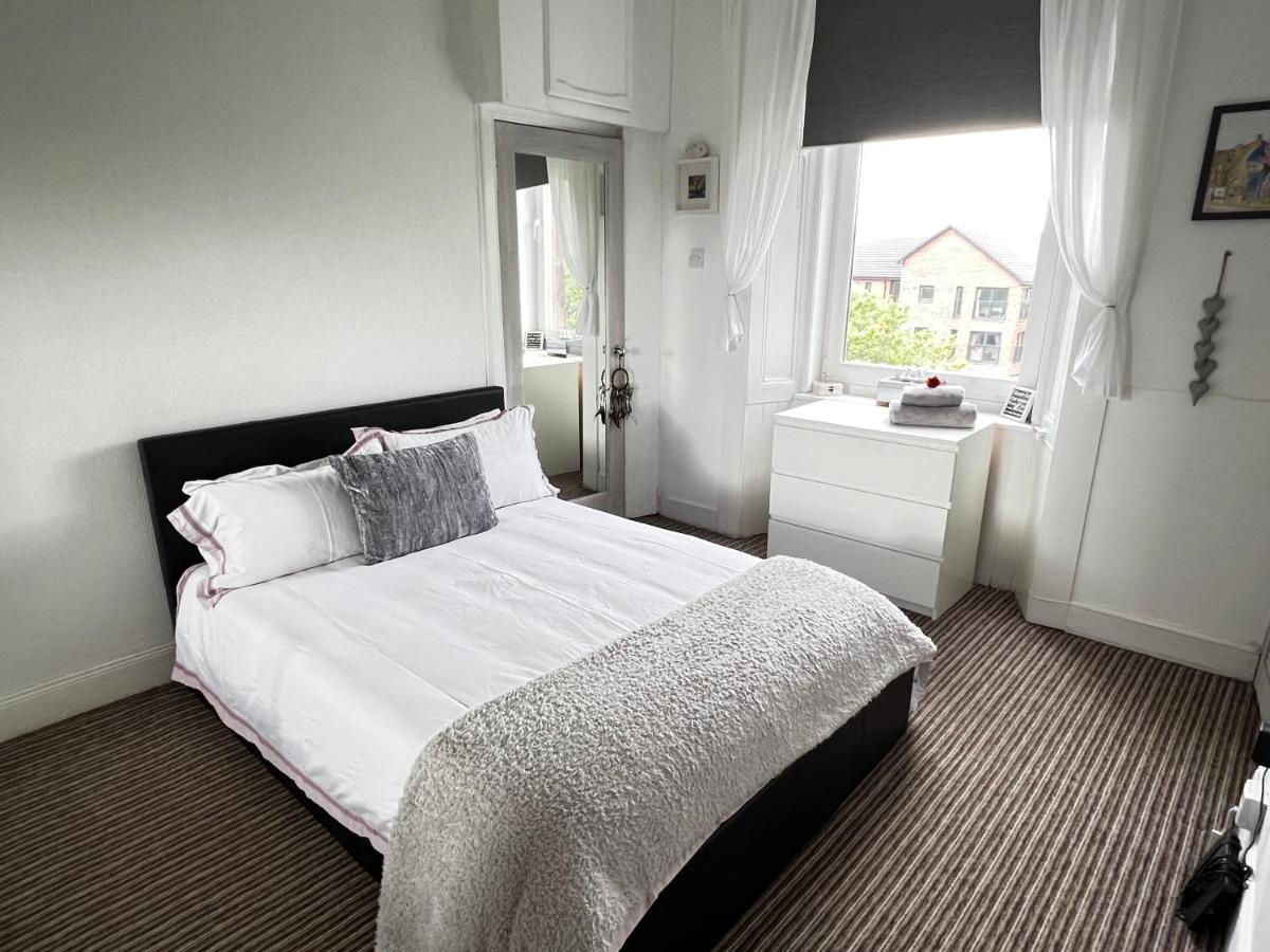 1 Bedroom Flat In Tolcross, Glasgow Top Floor. Exterior photo